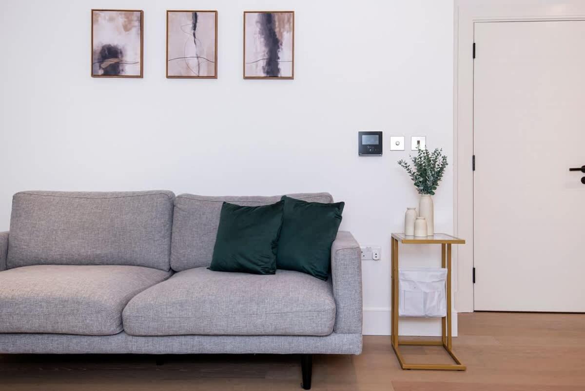 Lux And Large 2 Bed Battersea Power Station Apartment *