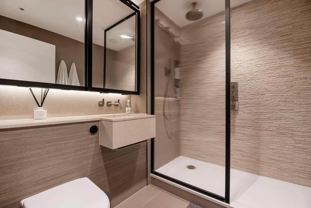 Lux And Large 2 Bed Battersea Power Station Apartment *