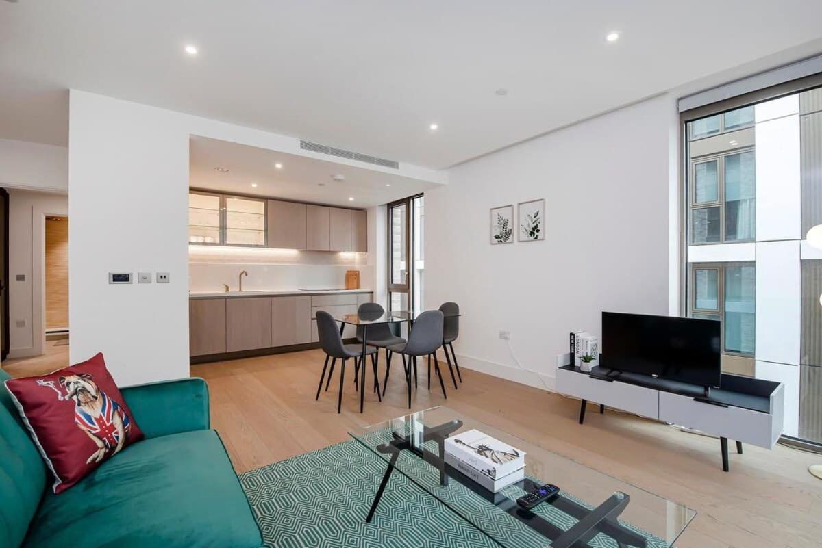 Lux And Large 2 Bed Battersea Power Station Apartment London